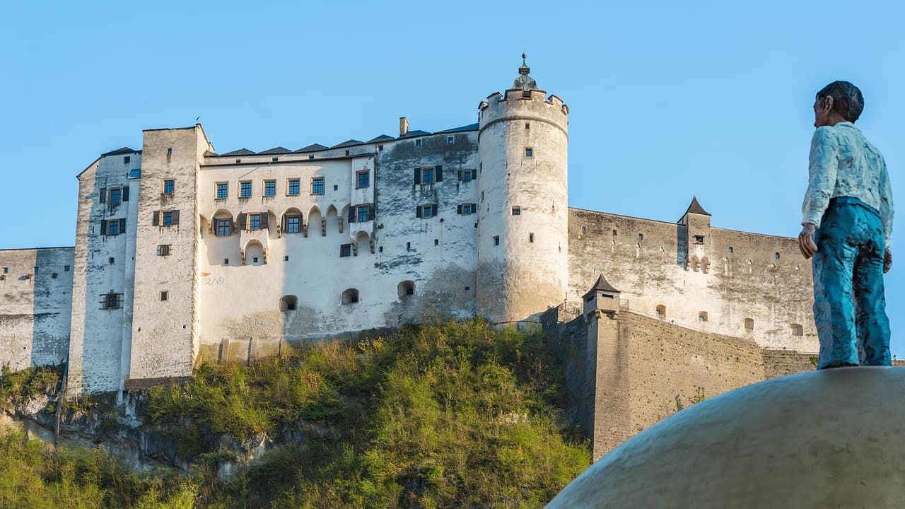 Widok na zamek w Salzburgu